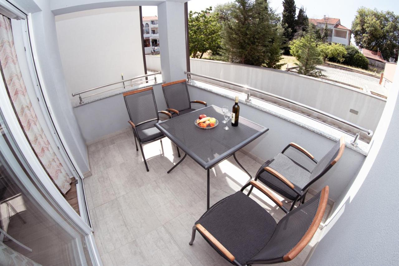 Apartmani Mijo, Биоград на Мору Екстериор снимка
