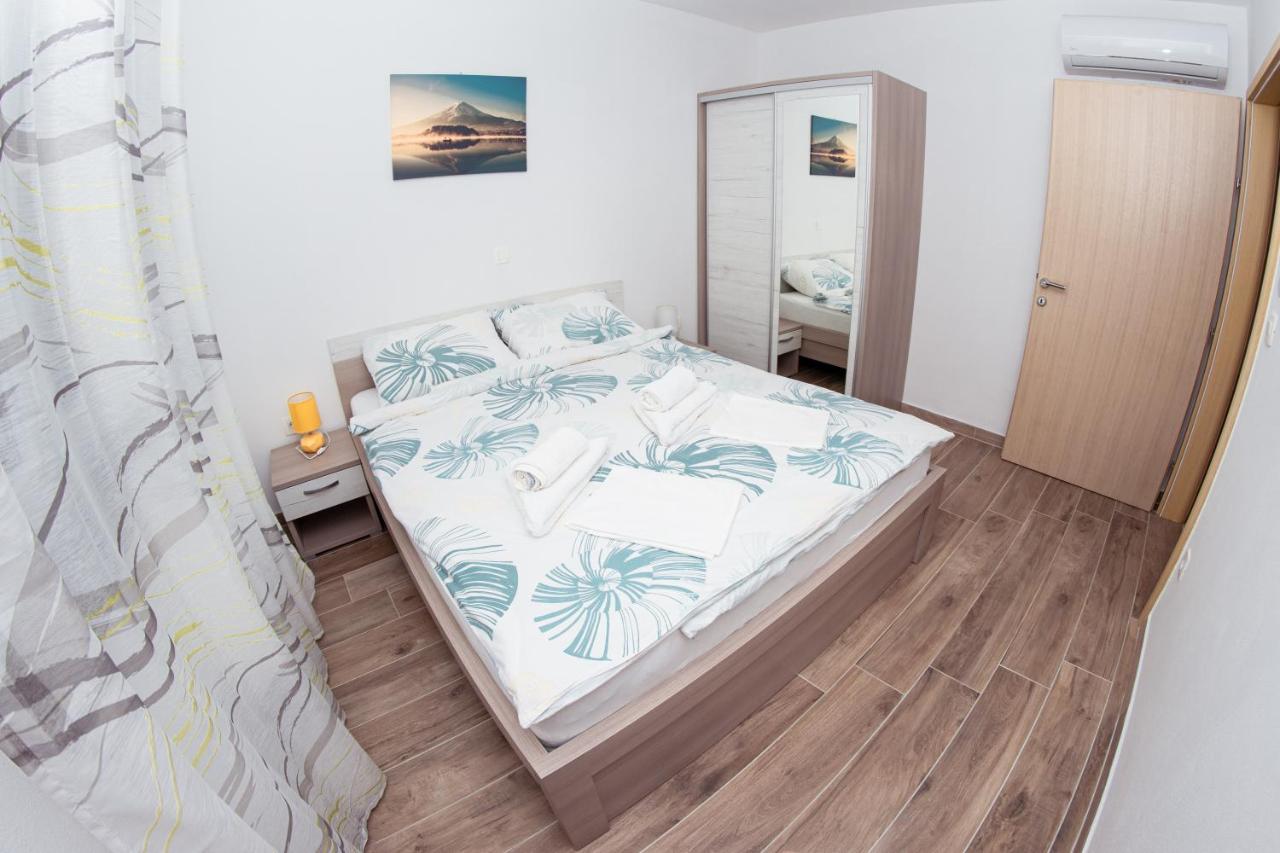 Apartmani Mijo, Биоград на Мору Екстериор снимка