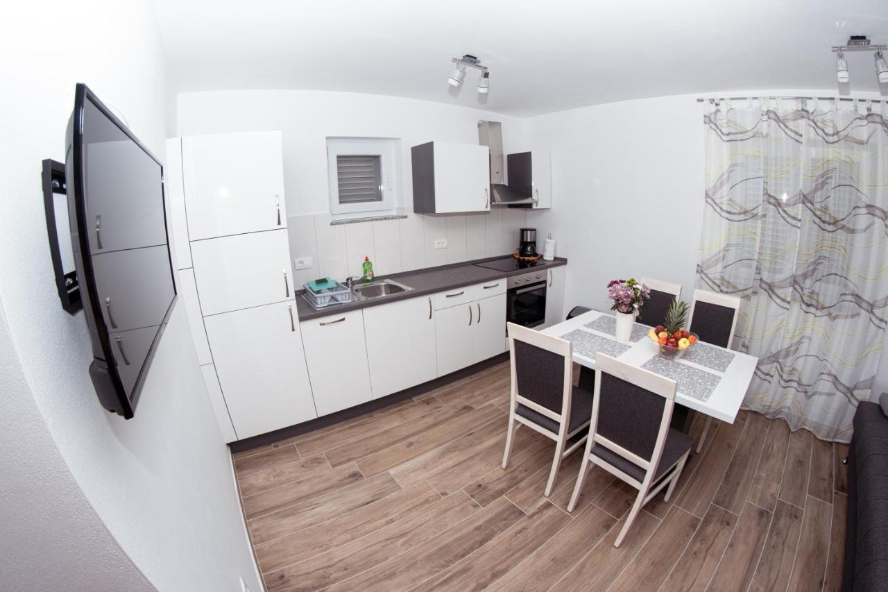 Apartmani Mijo, Биоград на Мору Екстериор снимка