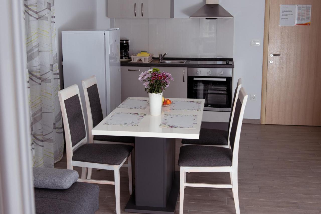 Apartmani Mijo, Биоград на Мору Екстериор снимка